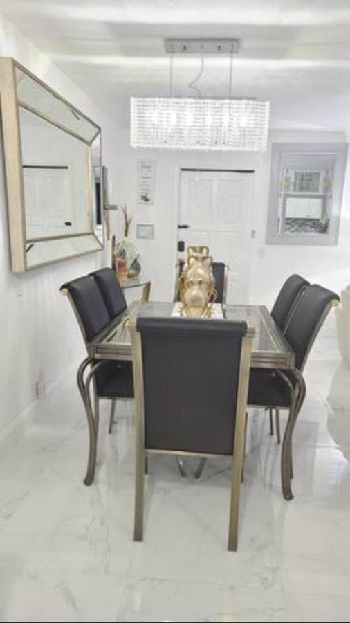 Palm Springs 3-Bedroom 2-Bath 5 Miles To The Beach 레이크워쓰 외부 사진