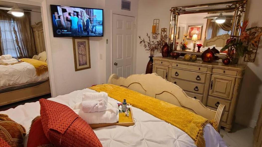 Palm Springs 3-Bedroom 2-Bath 5 Miles To The Beach 레이크워쓰 외부 사진