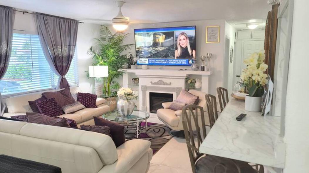 Palm Springs 3-Bedroom 2-Bath 5 Miles To The Beach 레이크워쓰 외부 사진