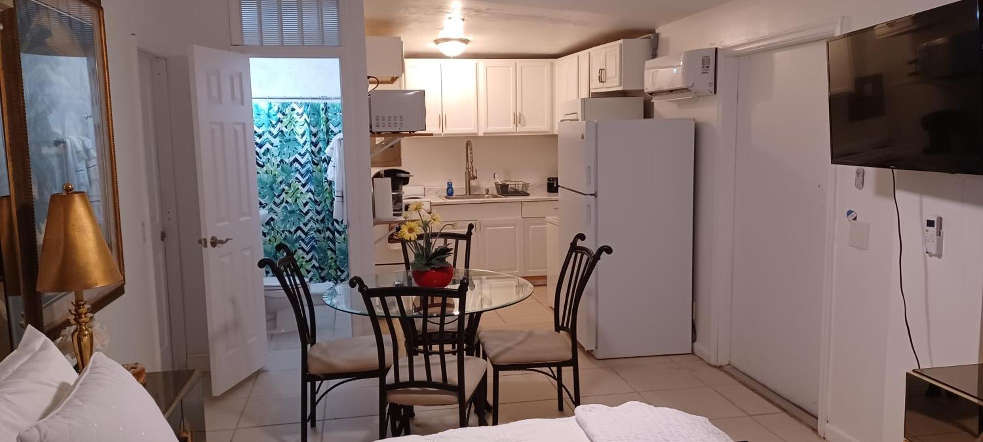 Palm Springs 3-Bedroom 2-Bath 5 Miles To The Beach 레이크워쓰 객실 사진